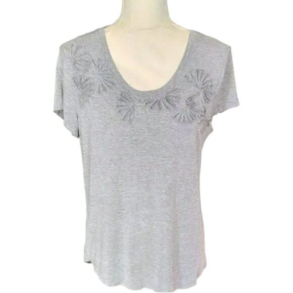 Simply Vera Gray Short Sleeve Embroidered Casual Top in Size Medium - Picture 1 of 5